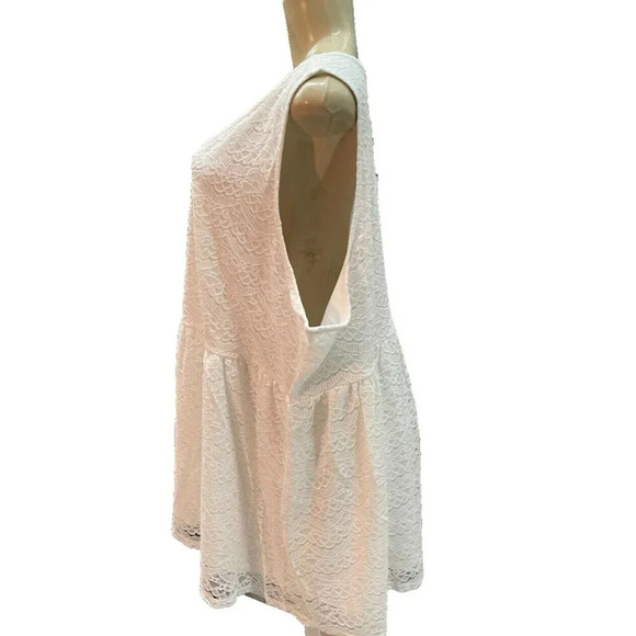 Torrid +5 White Lace Lined V-Neckline Button Front Detail Sleeveless Blouse - Picture 4 of 5